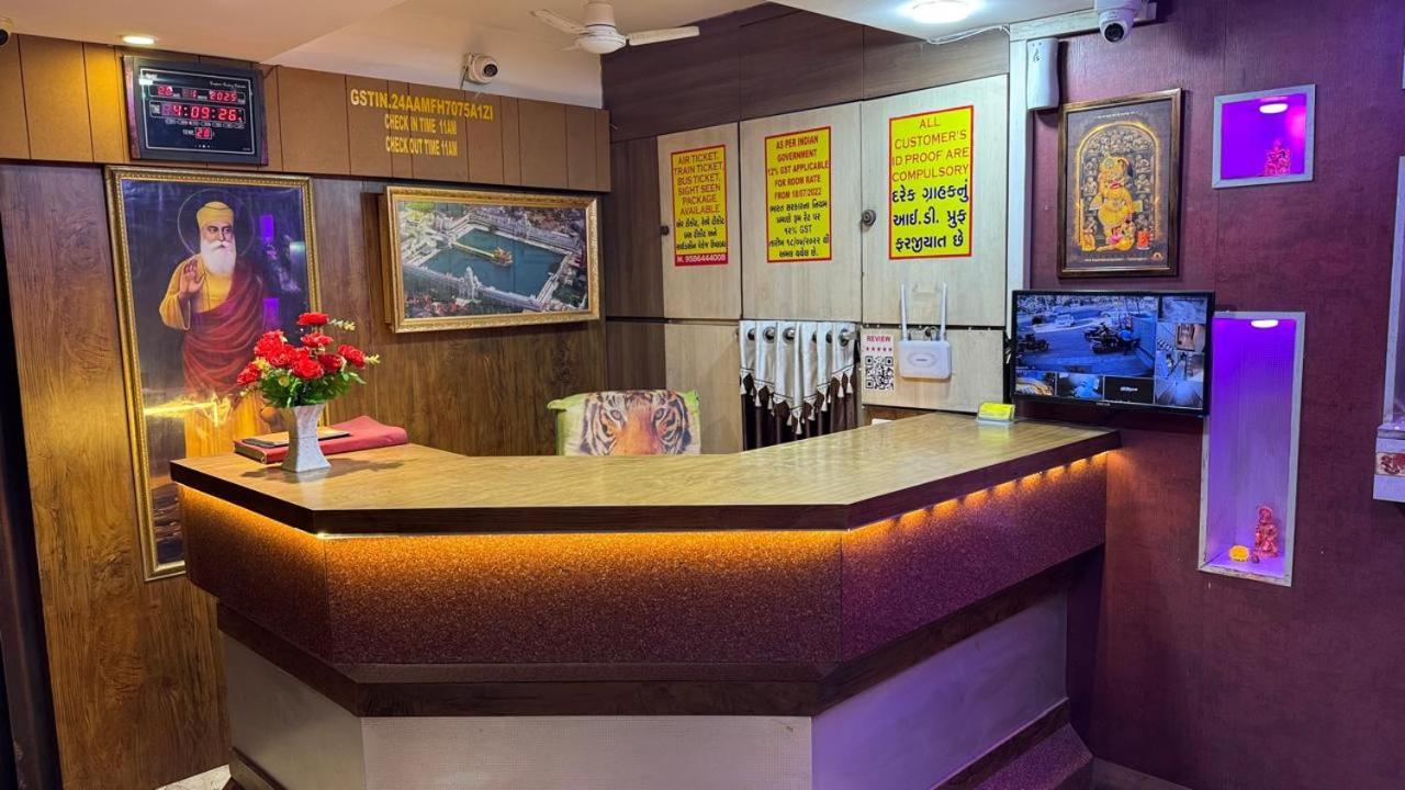Hotel Dev Palace 아흐메다바드 외부 사진