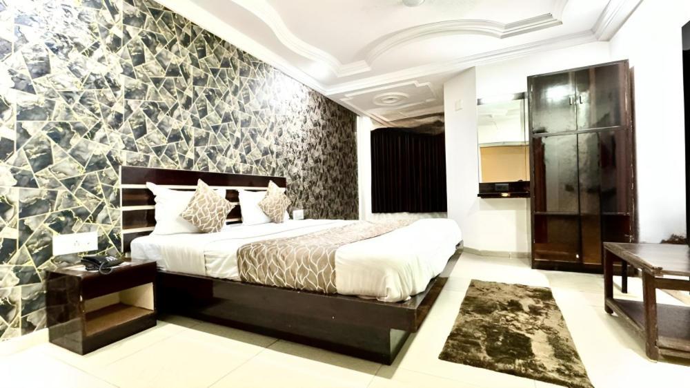 Hotel Dev Palace 아흐메다바드 외부 사진